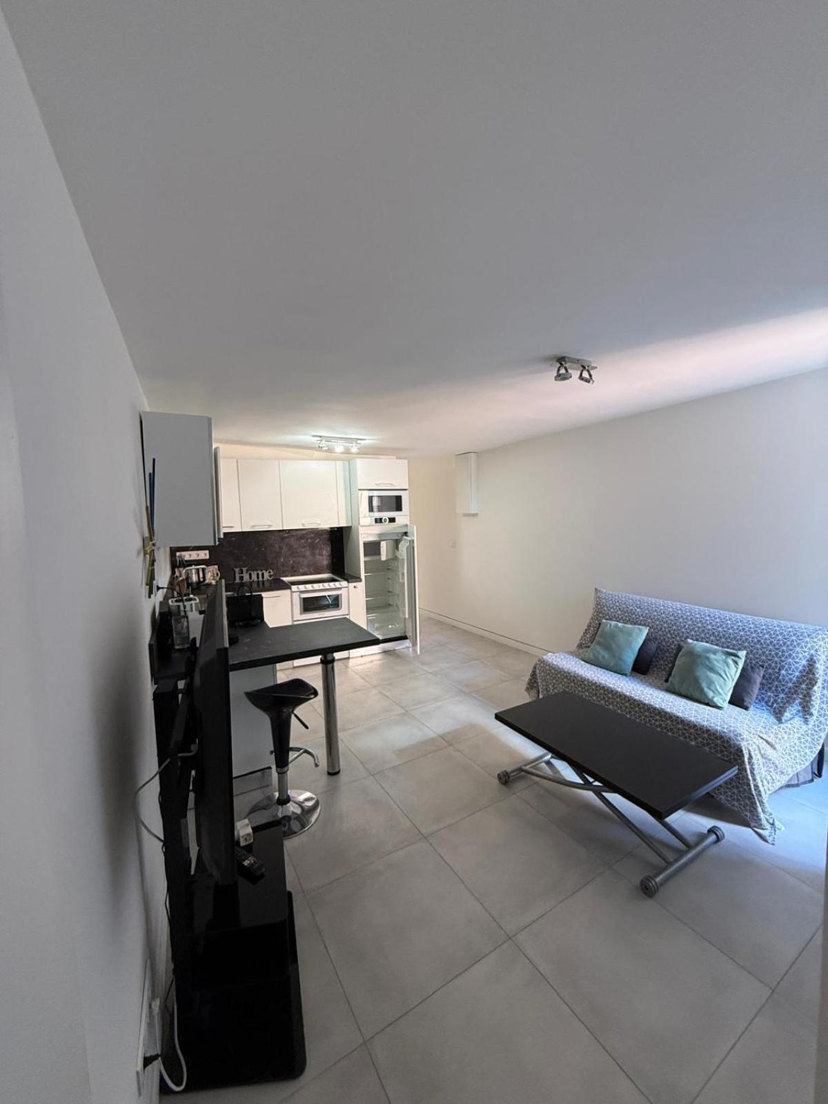 - Vieille Appartement
